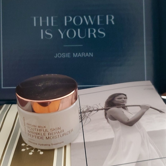 josie maran argan milk youthful skin wrinkle repair peptide moisturizer